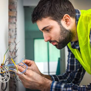 4 Signs Your Home Needs to Be Rewired in Hoover, AL | Kitchener ON