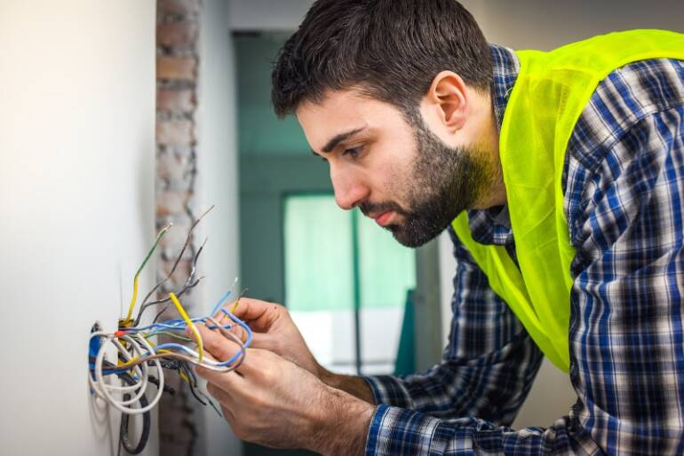 4 Signs Your Home Needs to Be Rewired in Hoover, AL | Kitchener ON