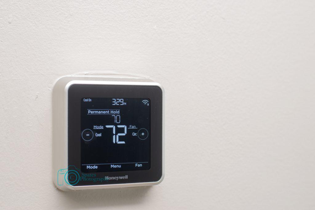 Digital Thermostat Retains Altering Temperature on Its Personal