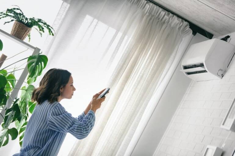 3 Causes Why an AC Is Blowing Sizzling Air