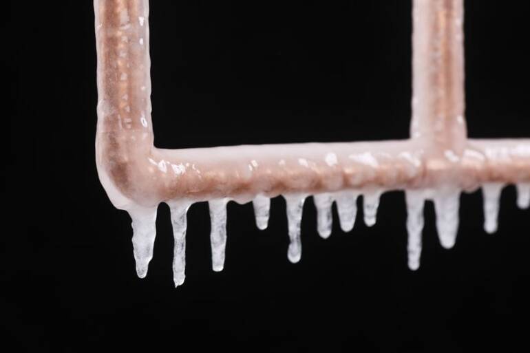 Frozen Pipe Information: Learn how to Forestall & Cope with Frozen Pipes