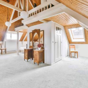 How Do You Choose the Right Attic Renovation Contractor?