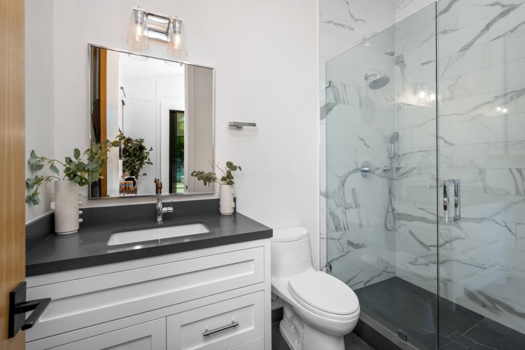 How to Maximize Space in a Small Bathroom Remodel