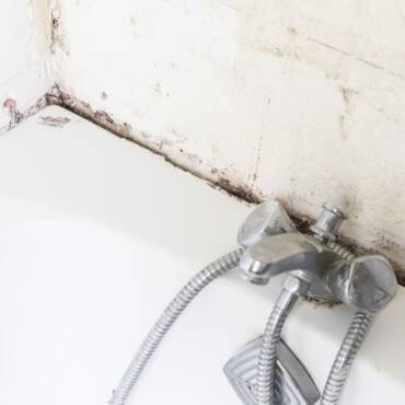 Fixing Typical Bathroom Plumbing Problems with Older Showers