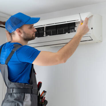 Air Conditioner Cape Coral FL: Two Benefits of Hiring an HVAC Contractor