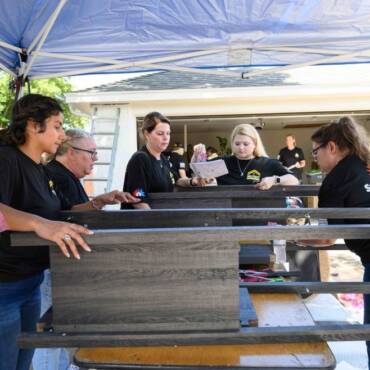 Service Experts Volunteers Help Vet With Home Makeover