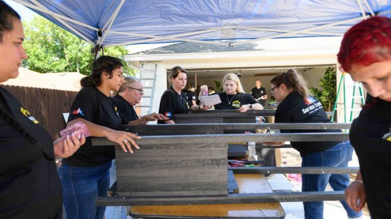 Service Experts Volunteers Help Vet With Home Makeover