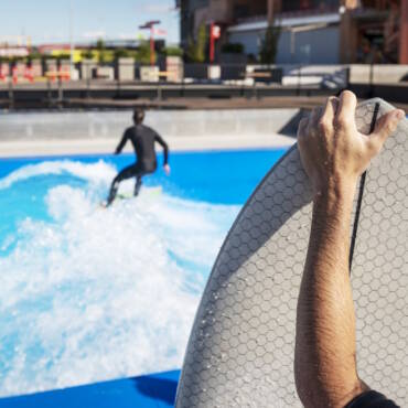 Utilizing AI Data Centers to Heat Surf and Wave Parks