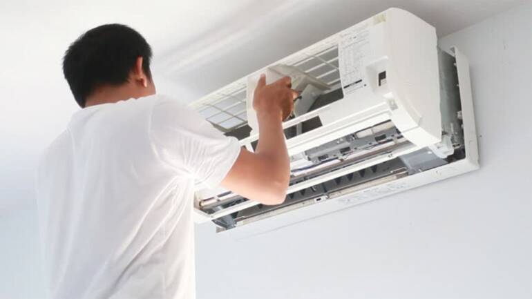 DIY or Pro? When to Call an AC Repair Technician in San Marcos?