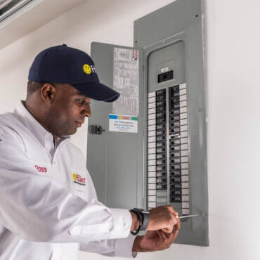 How To Choose an Electrician Service