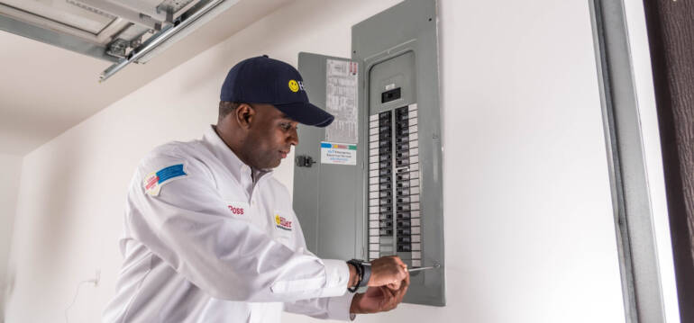How To Choose an Electrician Service