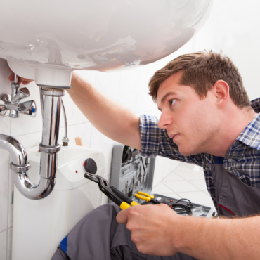 Call a Plumber vs DIY? When to Call a Plumber in Fort Wayne