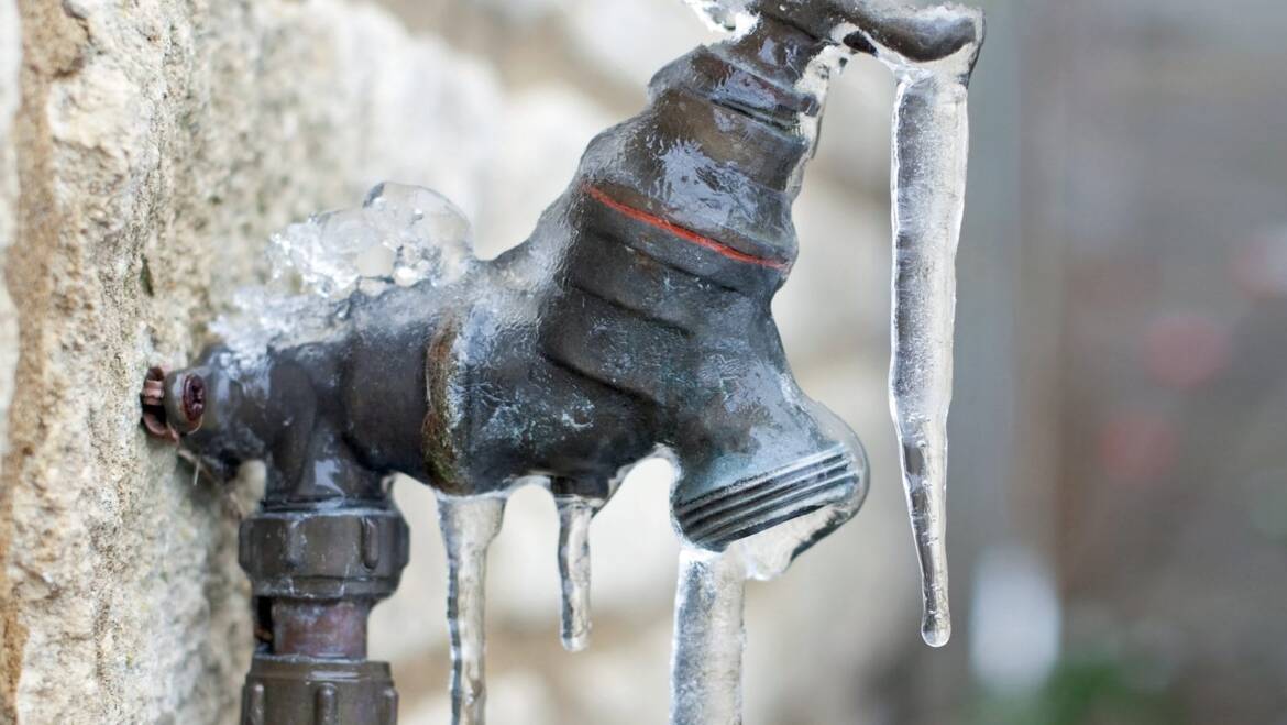 How to Thaw Frozen Pipes Safely