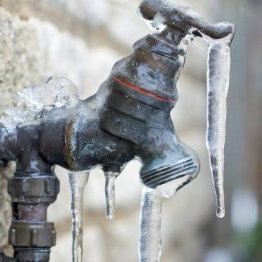 How to Thaw Frozen Pipes Safely