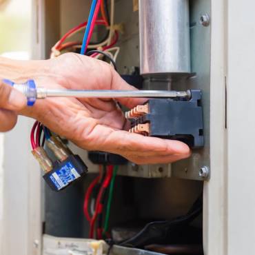 When to Call HVAC Tech or Electrician
