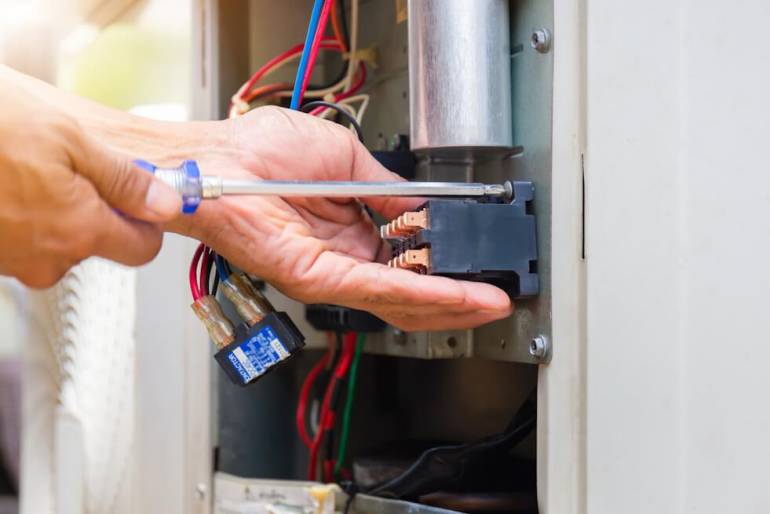 When to Call HVAC Tech or Electrician