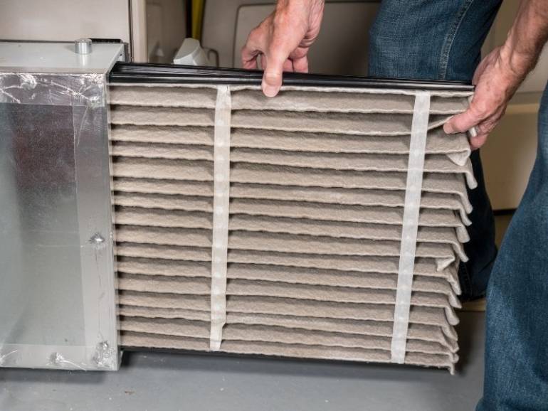 How Dirty Air Filters Affect Comfort and Indoor Air Quality in Smyrna, GA Summers