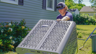 Why Fast Service From Local HVAC Contractors Matters When Your AC Goes Out