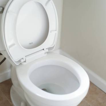 Common Plumbing Problems Every Homeowner Should Know (And When to Call a Pro)