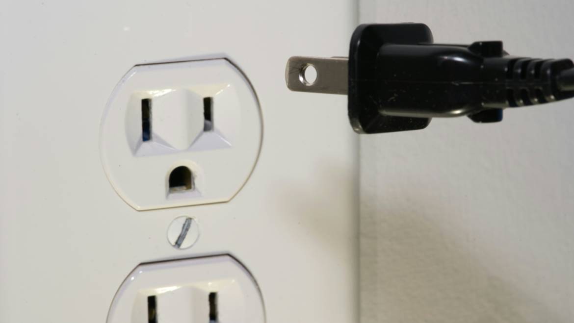 7 Signs Your Home Needs an Electrician (Don’t Ignore These)