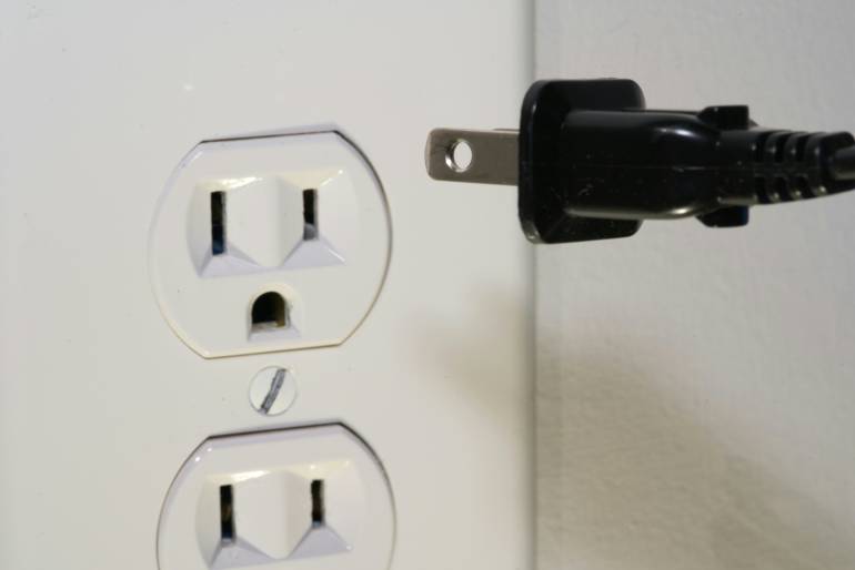 7 Signs Your Home Needs an Electrician (Don’t Ignore These)