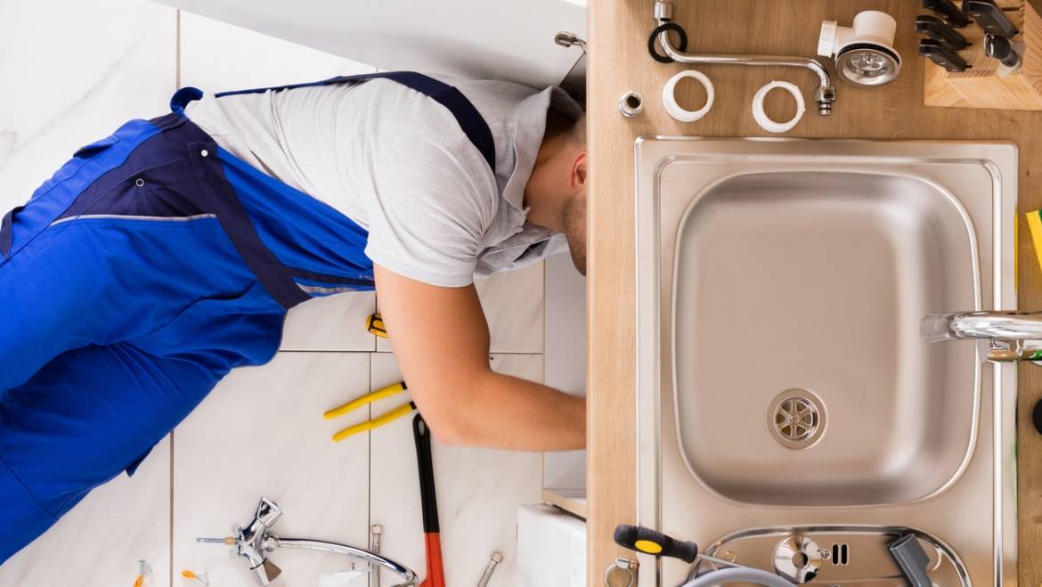 Warning Signs of a Plumbing Leak in Your North Carolina Home